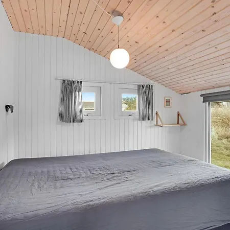 3 Bedroom Beautiful In Casa de Férias *